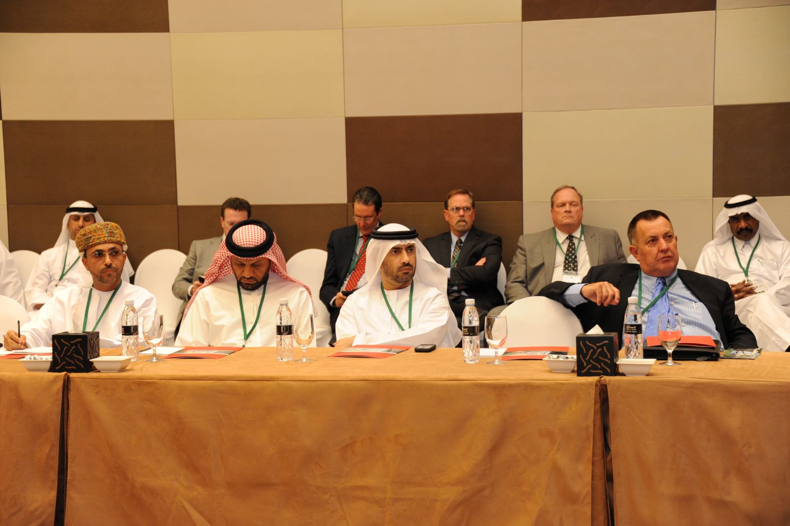 تحدث في جلسات اليوم الثالث لمؤتمر إدارة الطوارئ والأزمات 2010 العديد من الخبراء والمختصين